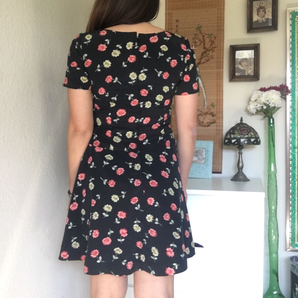 Unknown Brand Floral Print Dress Black, Cream, Red - Picture 3 of 8